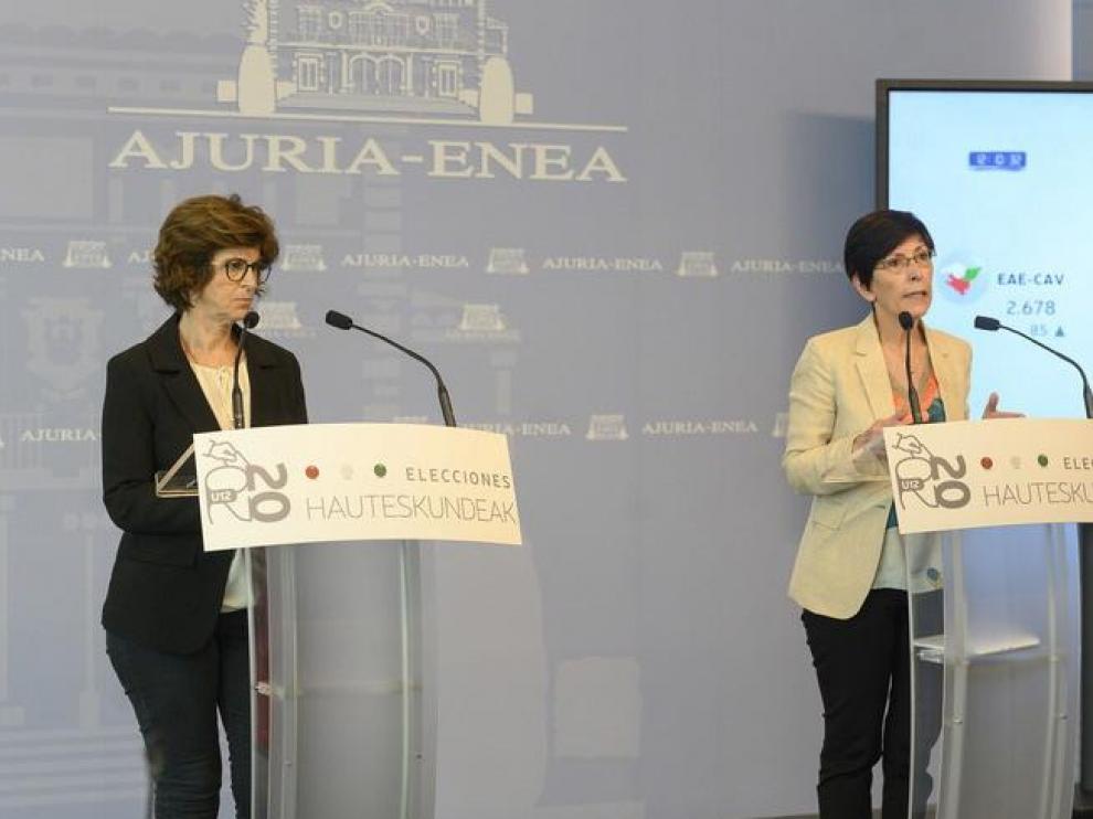 Nekane Murga, consejera de Salud y Estefanía Beltrán de Heredia, consejera de Seguridad del País Vasco,en rueda de prensa