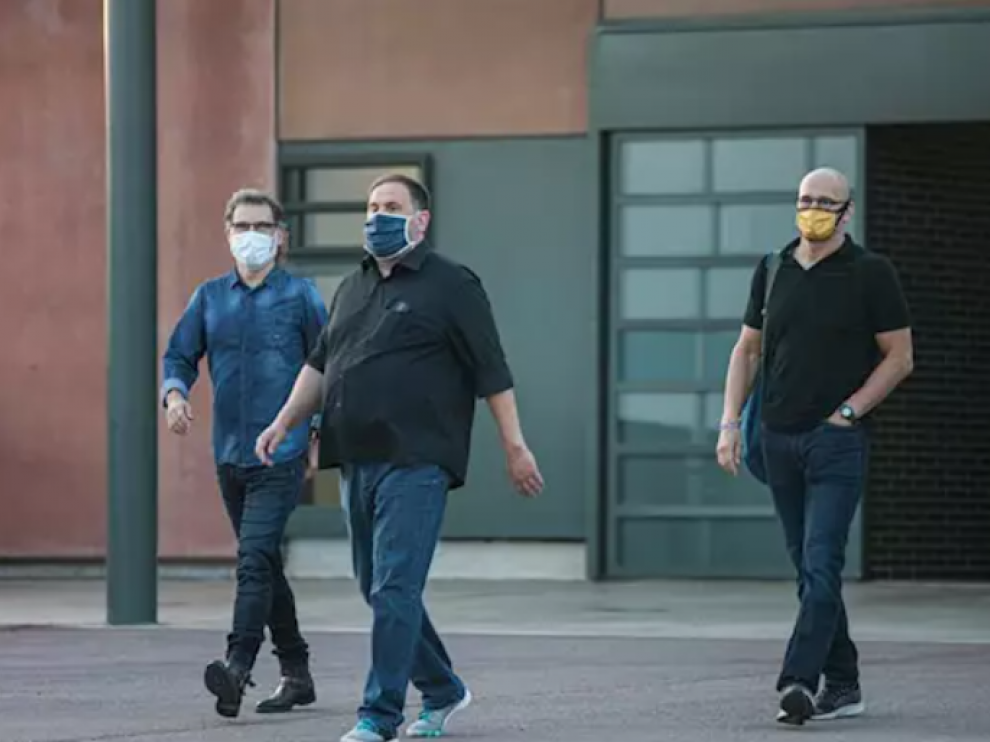 Jordi Cuixat, Oriol Junqueras, Raül Romeva y Jordi Turull salen de la prisión de Lledoners por primera vez con la semilibertad