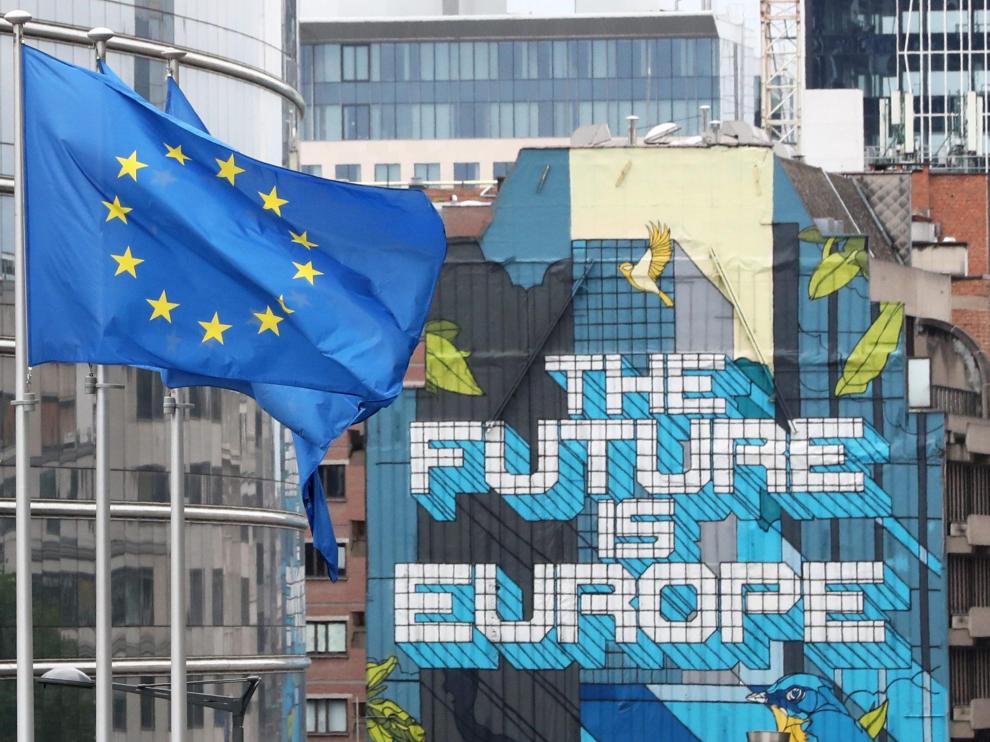 Banderas de la Unión Europea en el exterior de la sede de la Comisión Europea, en Bruselas.