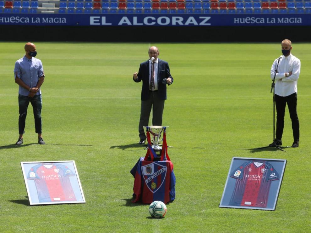 Lambán, en la recepción de la SD Huesca por el título de liga y el ascenso a Primera.