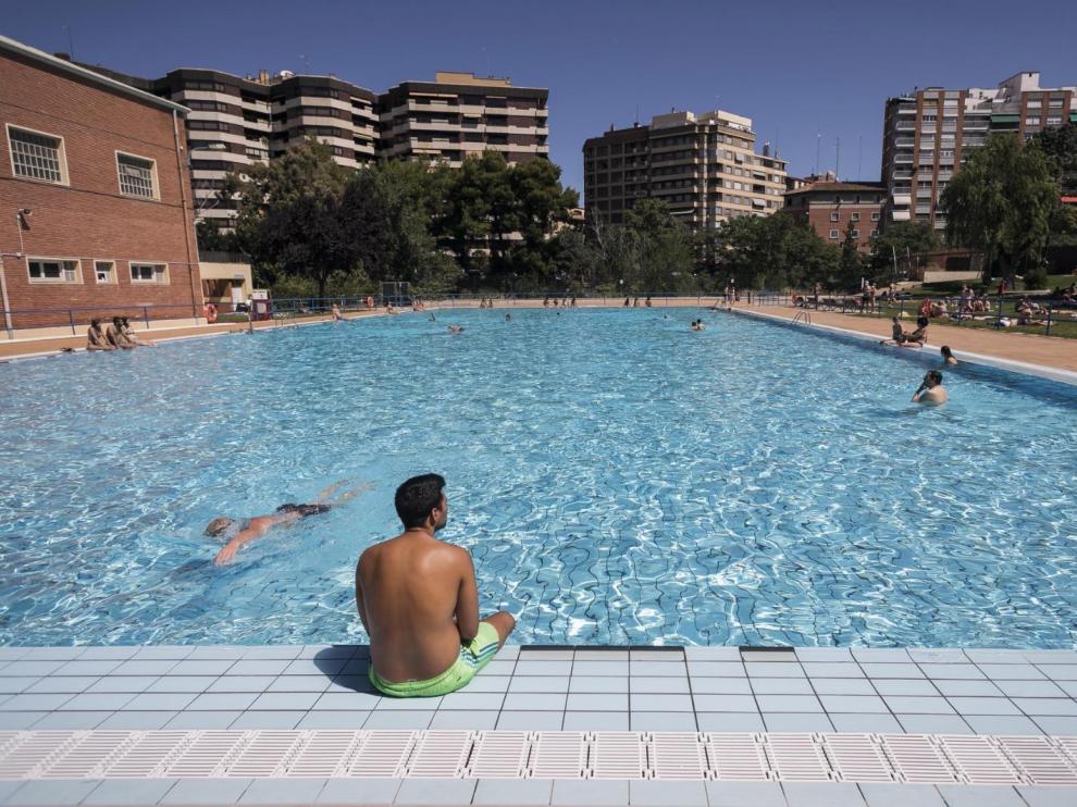 Las piscinas de Zaragoza, lejos del lleno