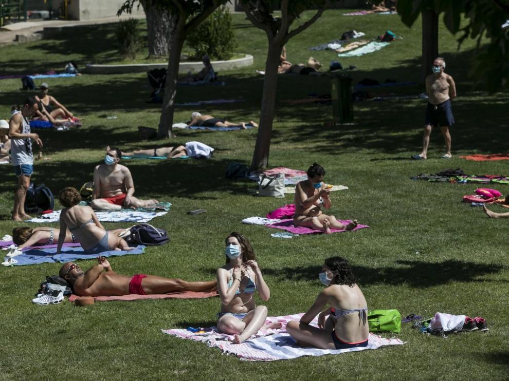 Las piscinas de Zaragoza, lejos del lleno