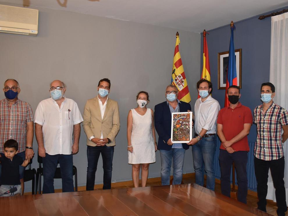 Representantes vecinales y del Ayuntamiento de Monzón en la entrega del galardón.