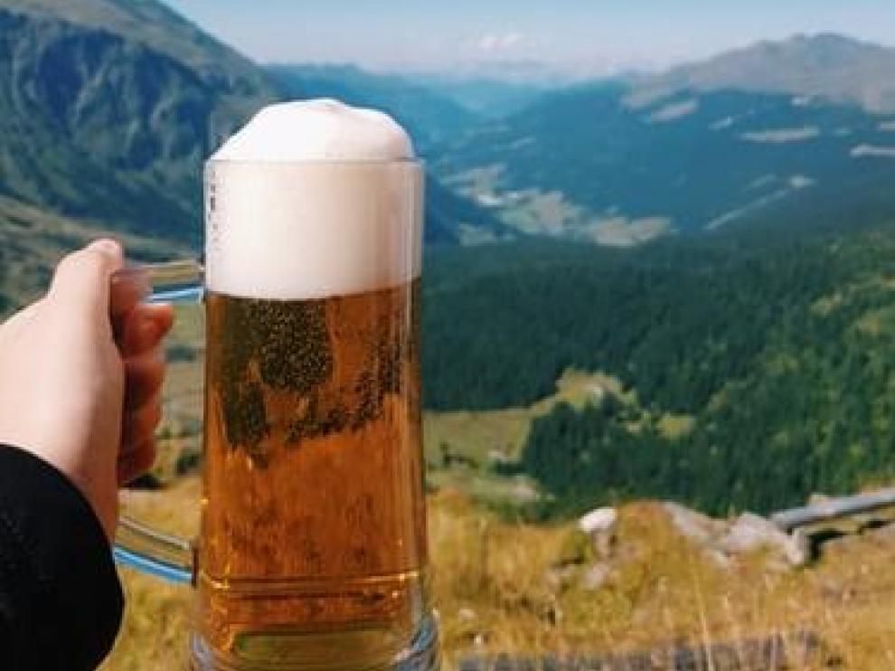 Salud, compañeros.
