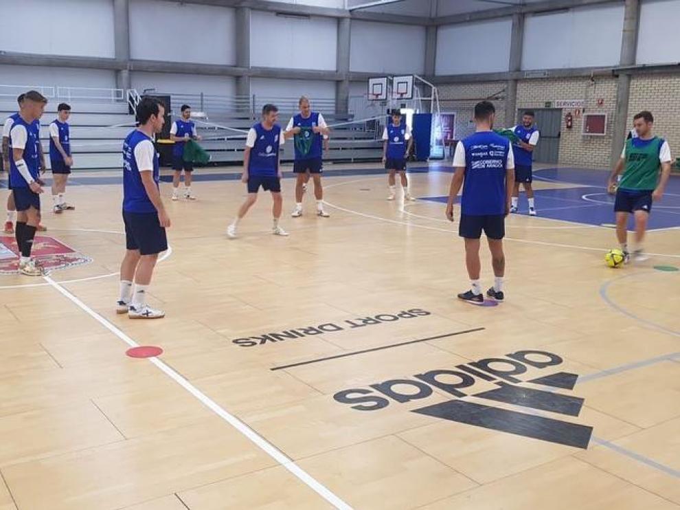 Entrenamiento del Fútbol Emotion Zaragoza en La Puebla de Alfindén