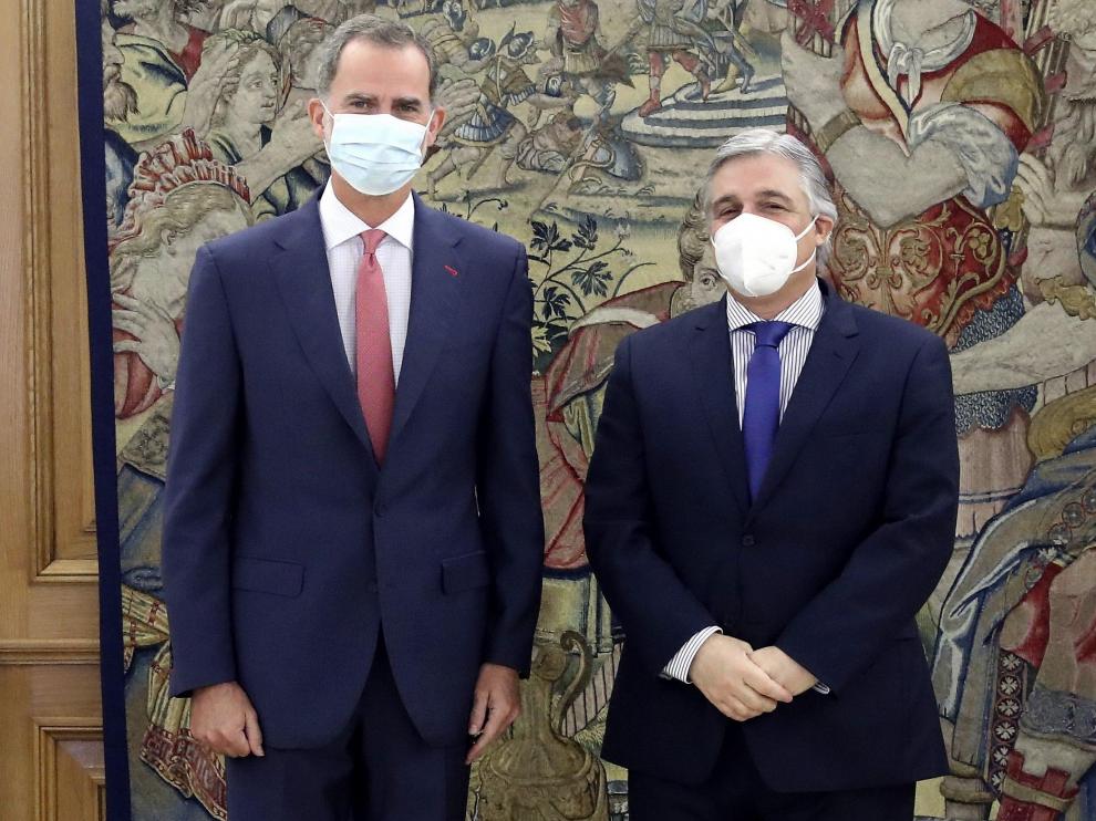 Felipe VI con el ministro de Relaciones Exteriores de Uruguay, Francisco Bustillo