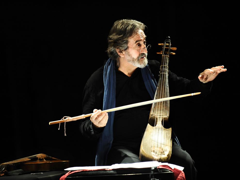 Jordi Savall, en plena actuación.