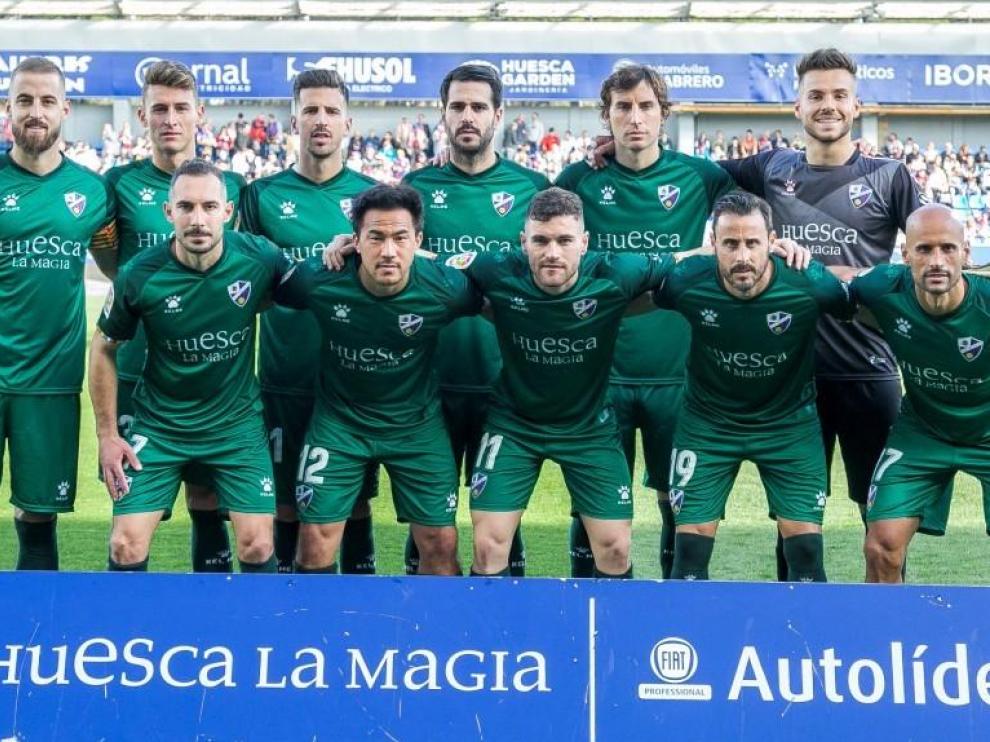 Equipo titular de la SD Huesca en el partido contra el Almería de El Alcoraz.