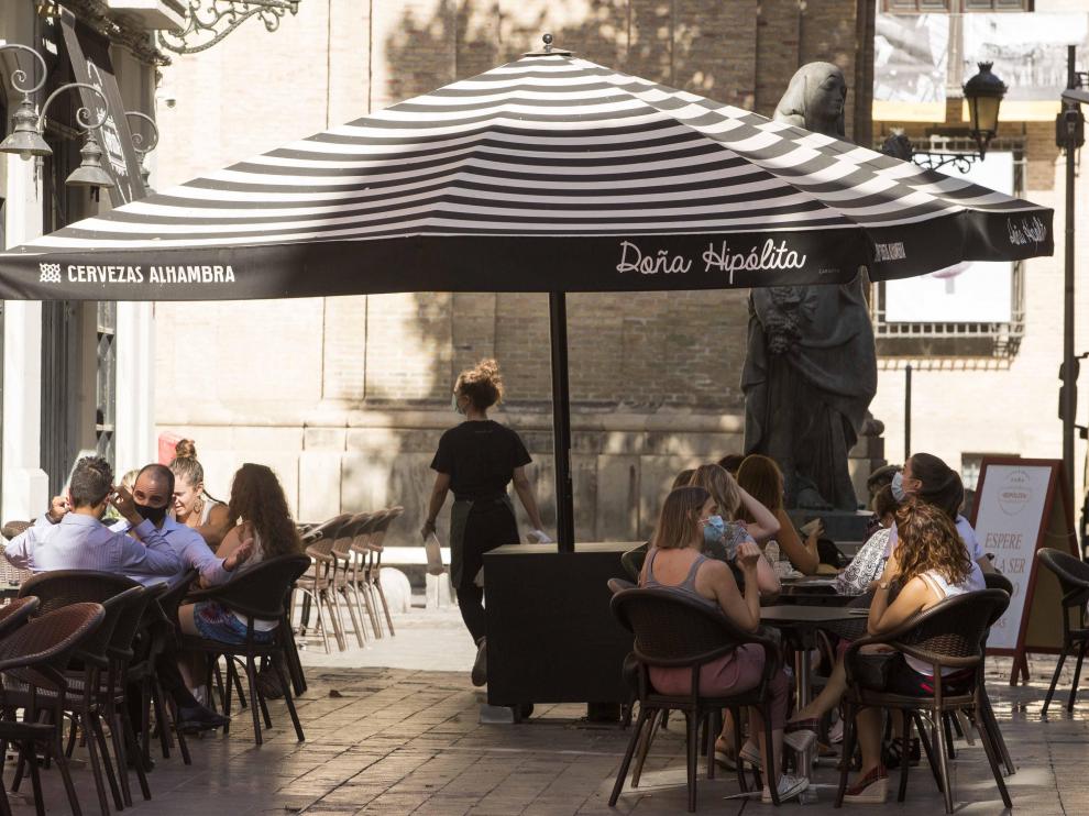 Los negocios en zonas en fase 2 como Zaragoza tendrán que seguir cerrando a la 1.00