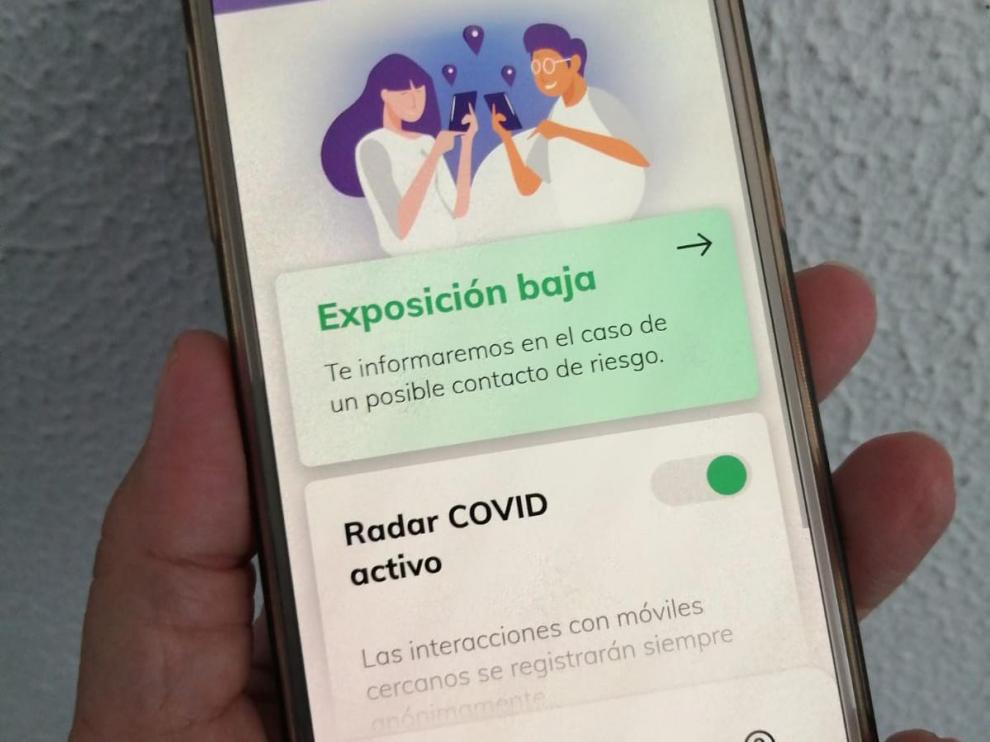 Un móvil con la aplicación Radar Covid.