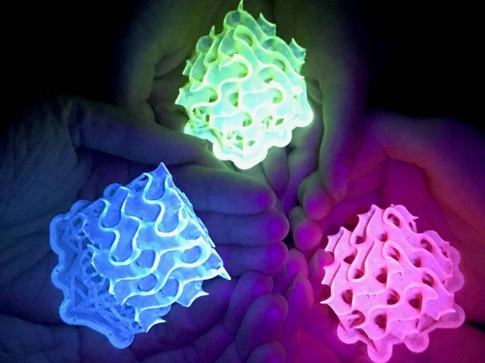 Sólidos fluorescentes impresos en 3D hechos con material Smiles