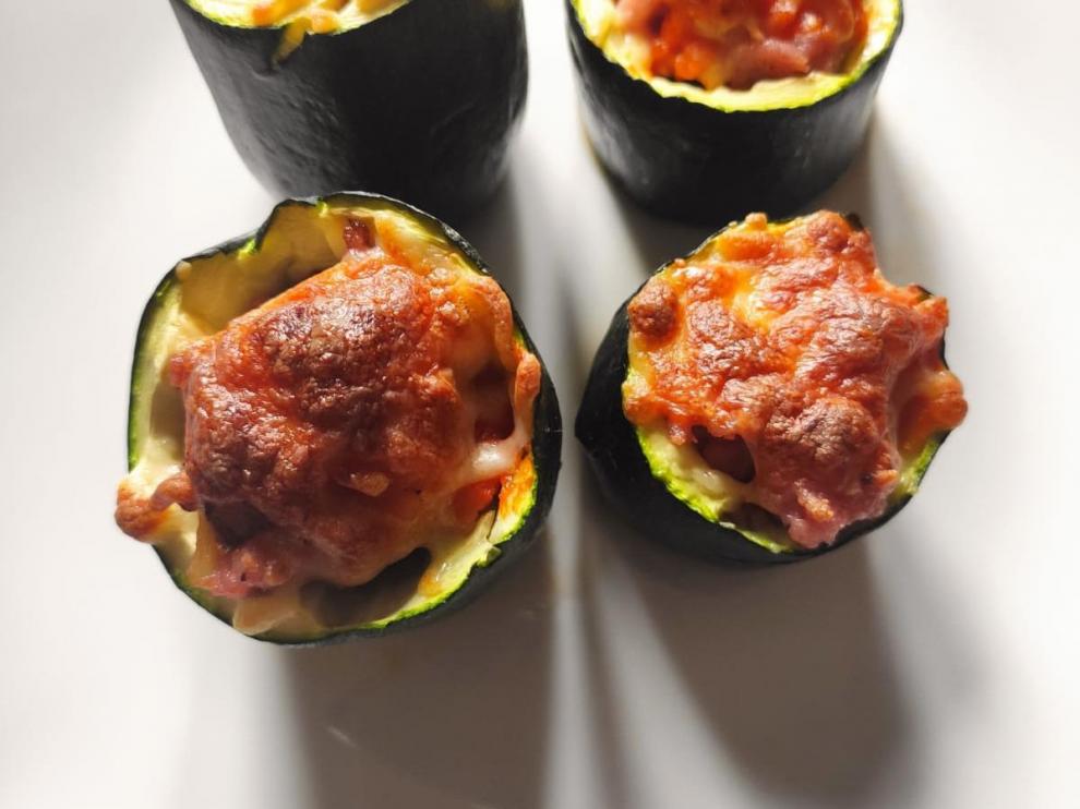 Calabacines rellenos de carne de pollo picada