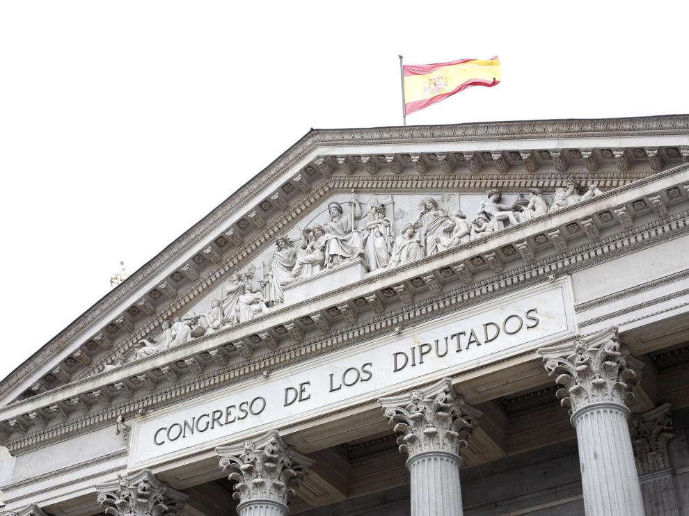 Vista parcial de la fachada del Congreso de los Diputados.