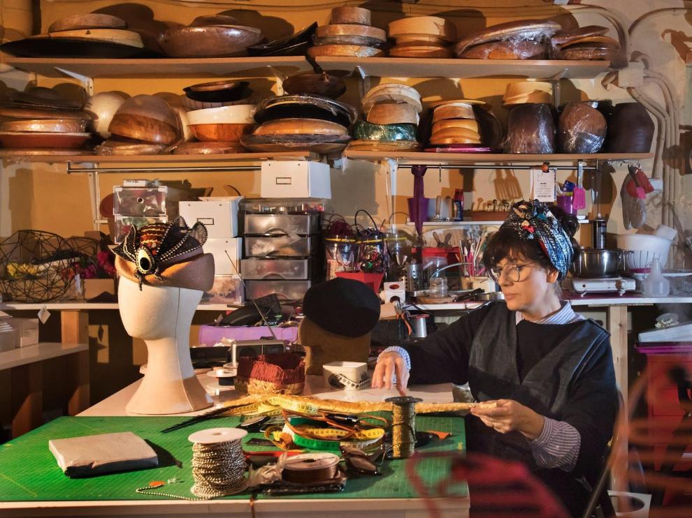 Araceli Sancho, la sombrerera turolense que se ha creado un hueco en las series y películas españolas