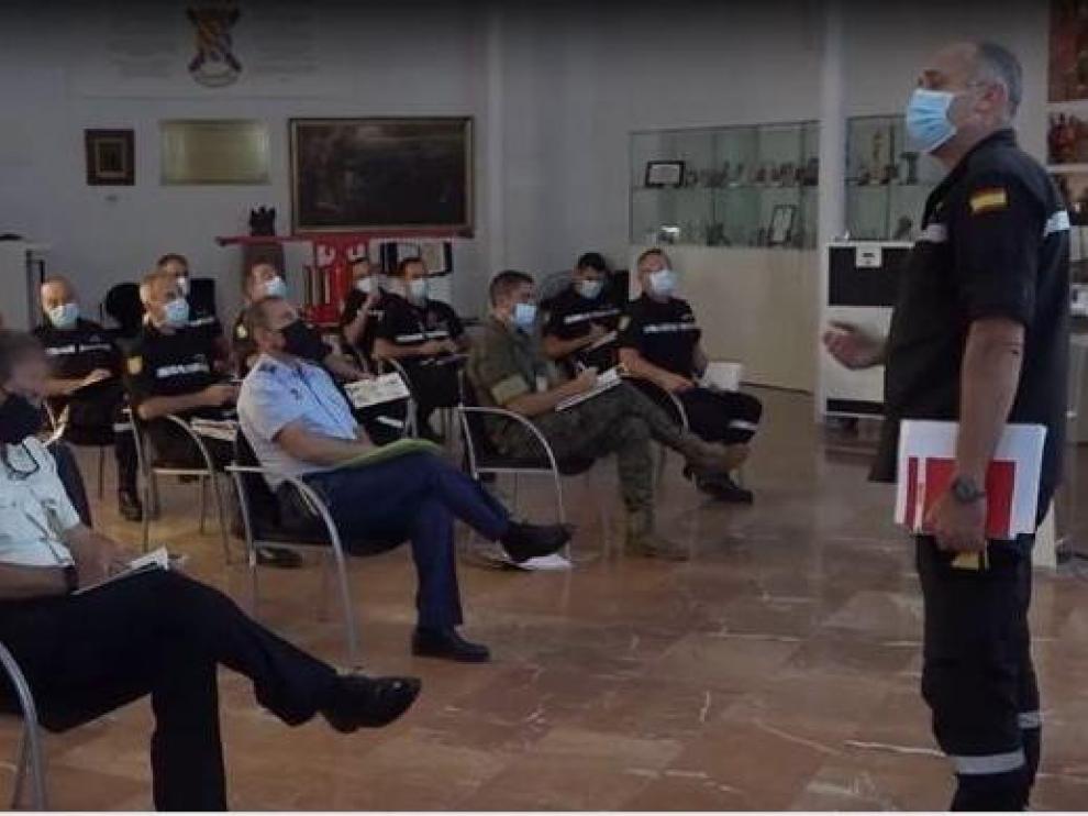 Reunión de coordinación en el cuartel general de la UME en Torrejón de Ardoz (Madrid) para el envío de rastreadores contra la covid-19 a las comunidades autónomas, este lunes.