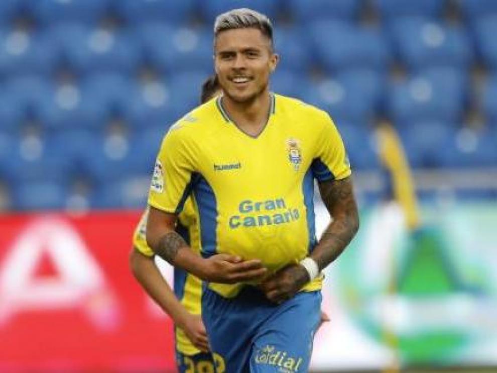 Narváez celebra uno de los dos goles que anotó ante la Ponferradina con Las Palmas en julio.