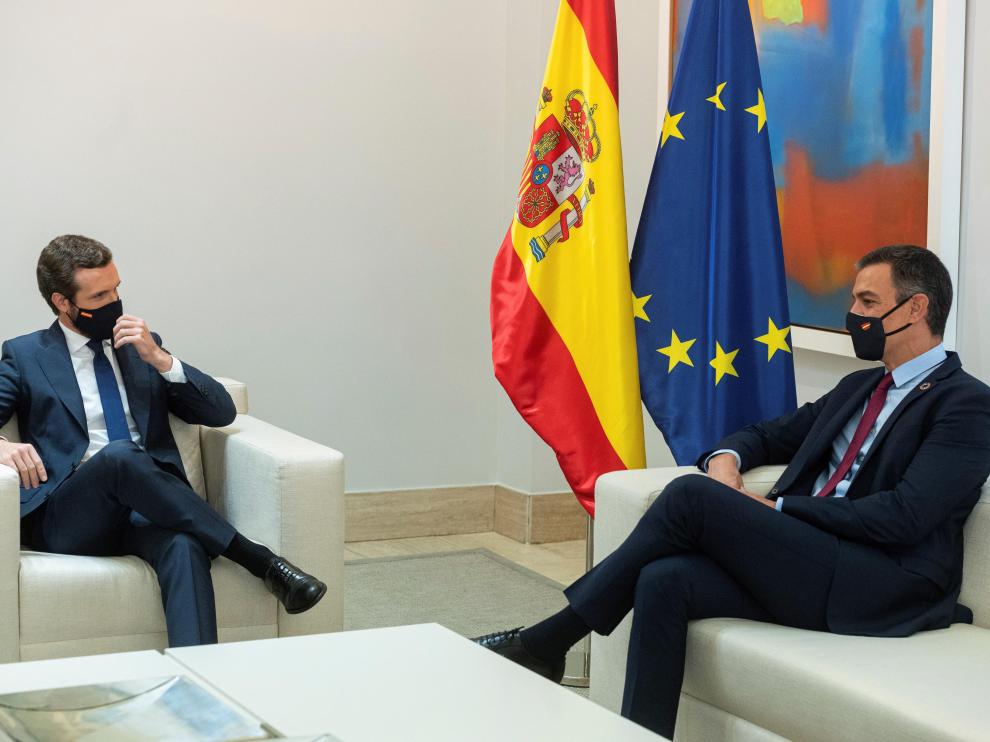 Sánchez inicia con Casado su ronda de contactos con los partidos políticos