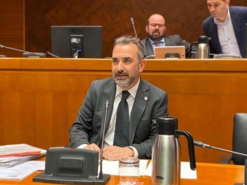 El hasta ahora gerente de Turismo de Aragón, Óscar Cámara, en una comparecencia en las Cortes de Aragón, el pasado febrero.