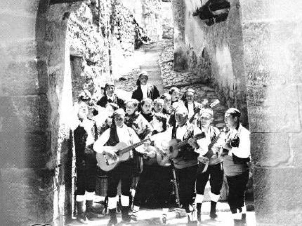 Imagen antigua de los mayos de Albarracín.