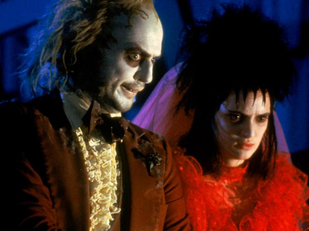 Michael Keaton y Winona Ryder, en una escena de 'Beetlejuice'.