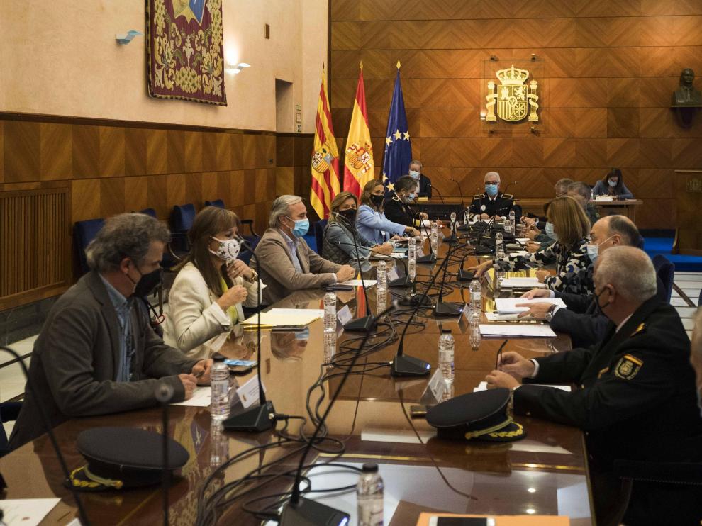 La consejera de Sanidad, Sira Repollés, en la reunión de la Junta de Seguridad de Zaragoza