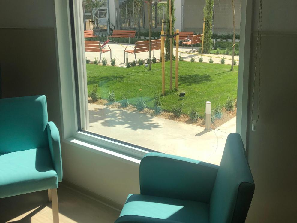 El edificio de la residencia gira en torno al jardín o patio interior.