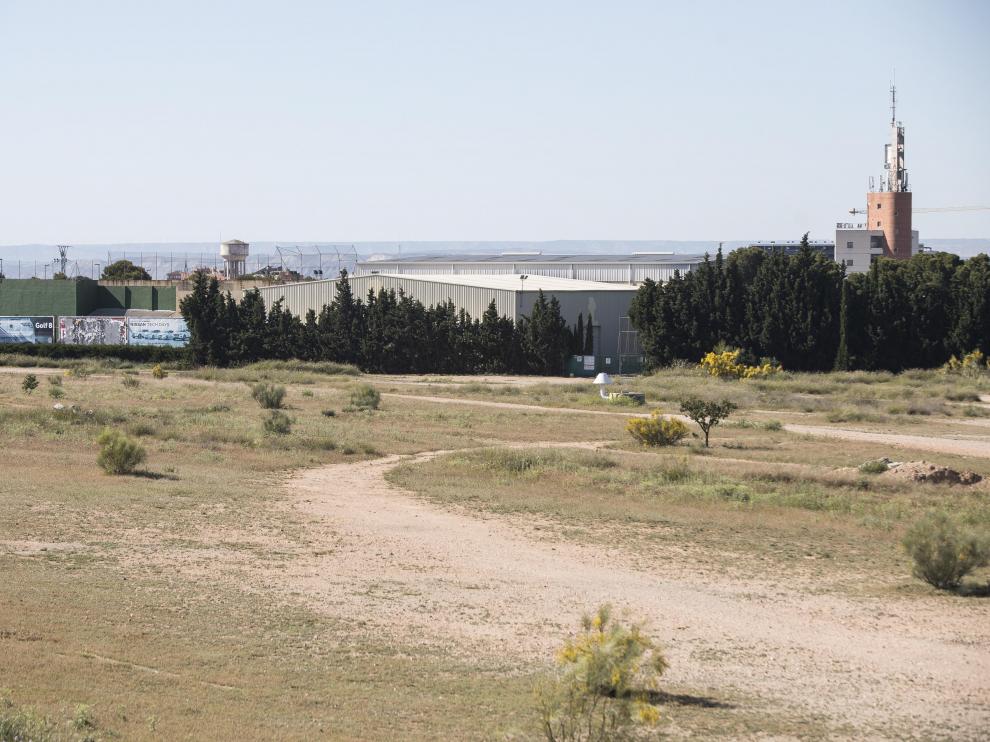 Suelos de la prolongación de Gómez Laguna, junto a la cooperativa del taxi, donde está previsto construir el hospital privado.