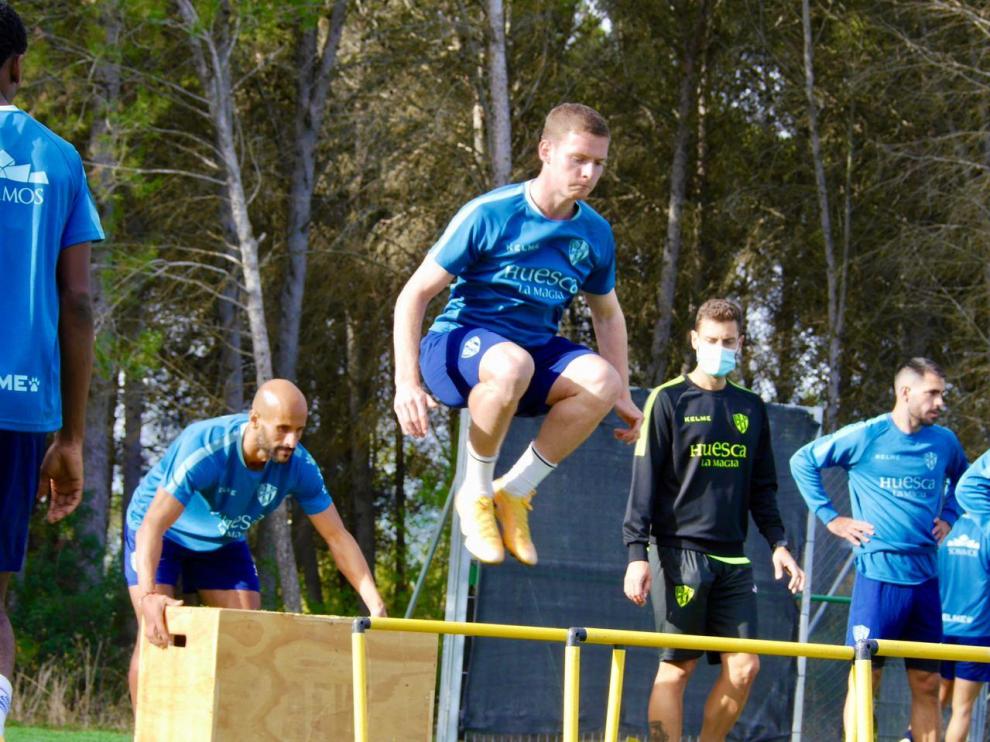 Sergio Gómez, en pleno salto, durante el entrenamiento de este miércoles.