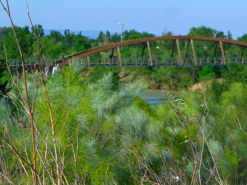 Ribera del río Gállego y pasarela de San Juan.
