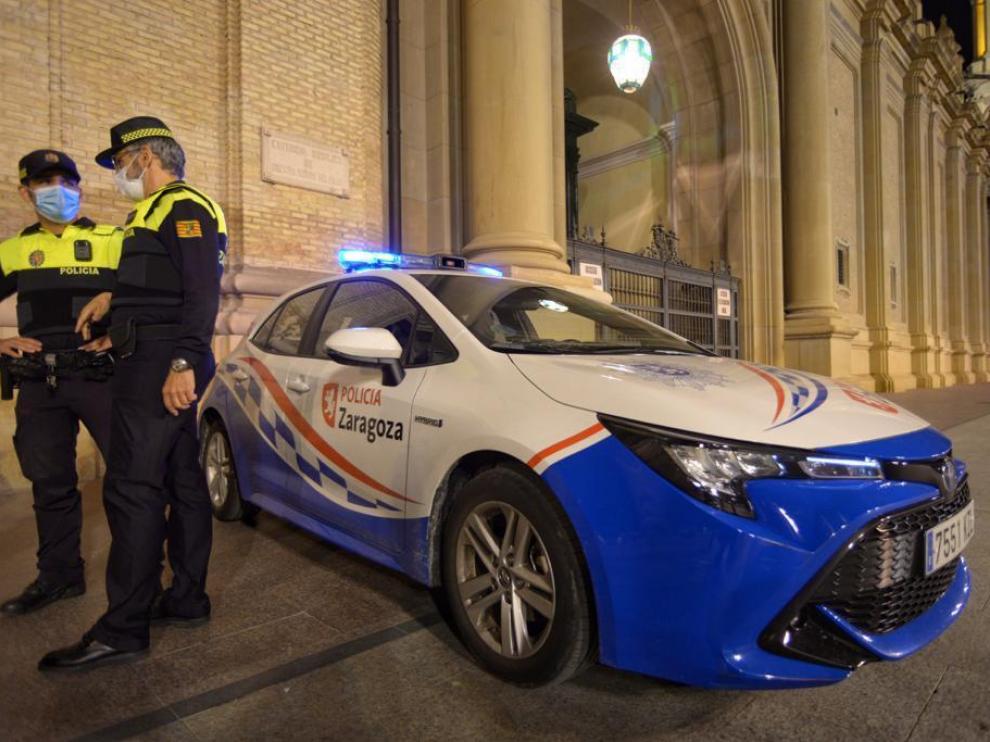 Actuación policial en Zaragoza en el puente del Pilar.
