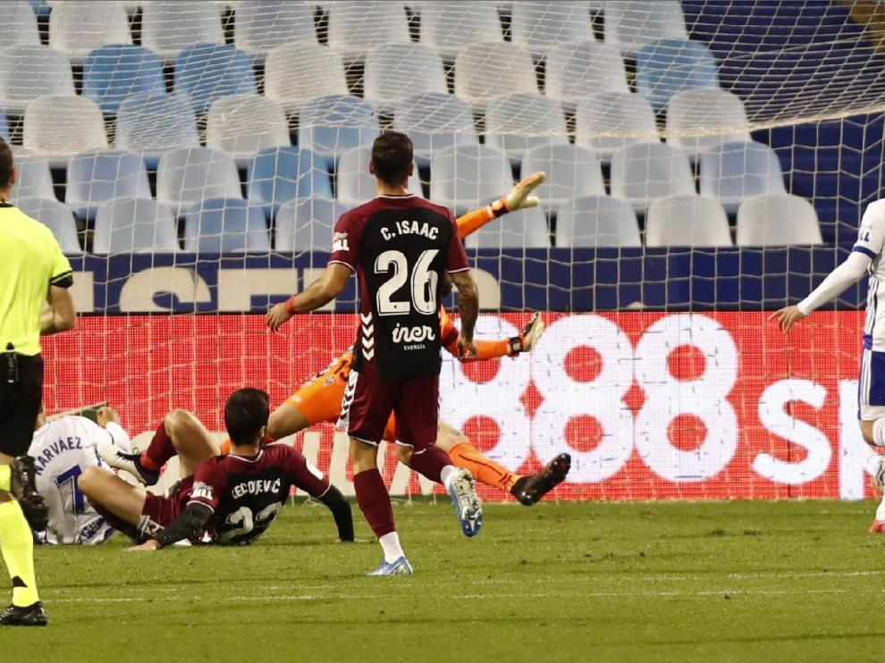 Momento en el que Narváez anota el 1-0 ganador del Real Zaragoza al Albacete este pasado domingo, en el minuto 88.