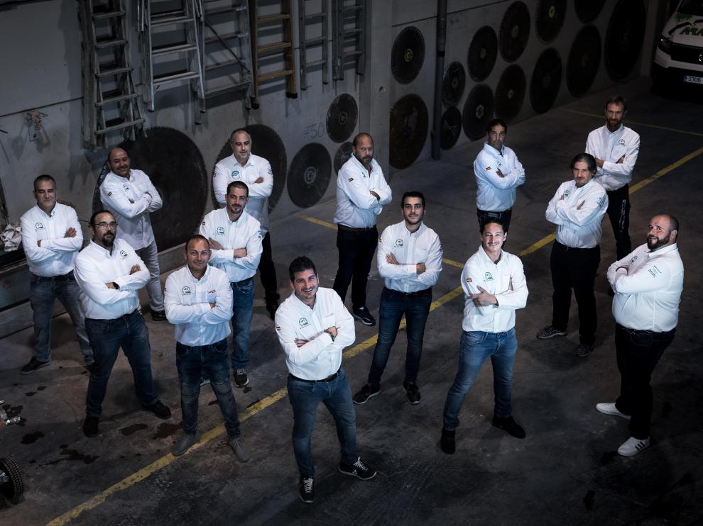 El equipo de Aracorte en las instalaciones de la empresa, situadas en el polígono de cogullada de la capital aragonesa.