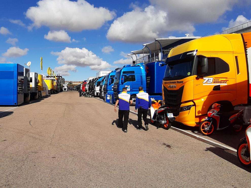 Aspecto del 'paddock' de Motorland este miércoles