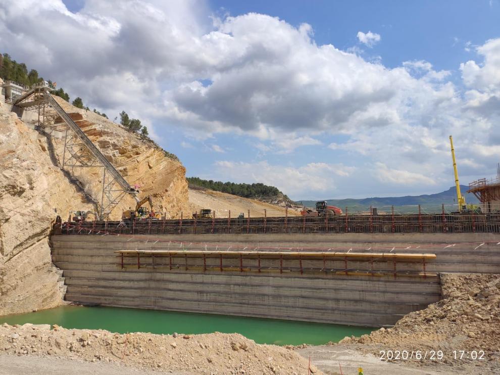 Obras de la nueva presa de Santolea.