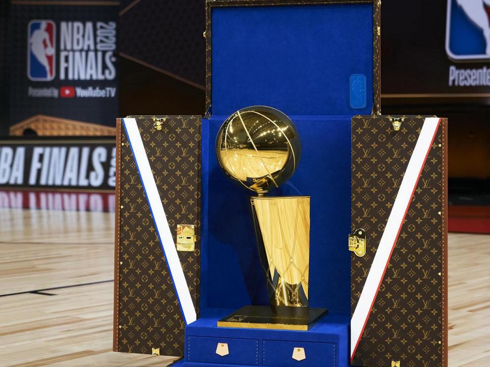 El baúl de Louis Vuitton para guardar el trofeo de la NBA.