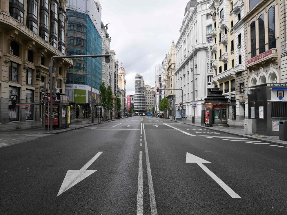 La Gran Vía de Madrid, completamente vacía en una imagen del 1 de abril, durante el confinamiento.