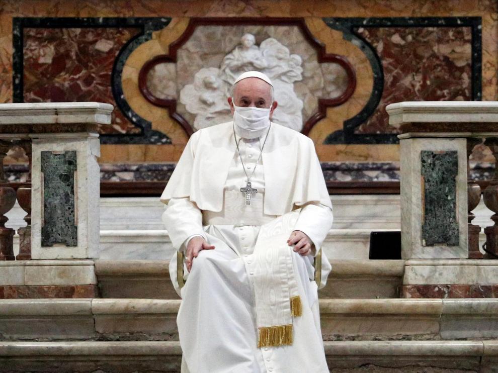 El Papa Francisco con mascarilla