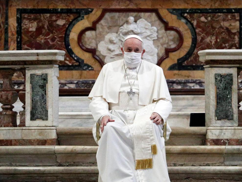 El Papa Francisco con mascarilla