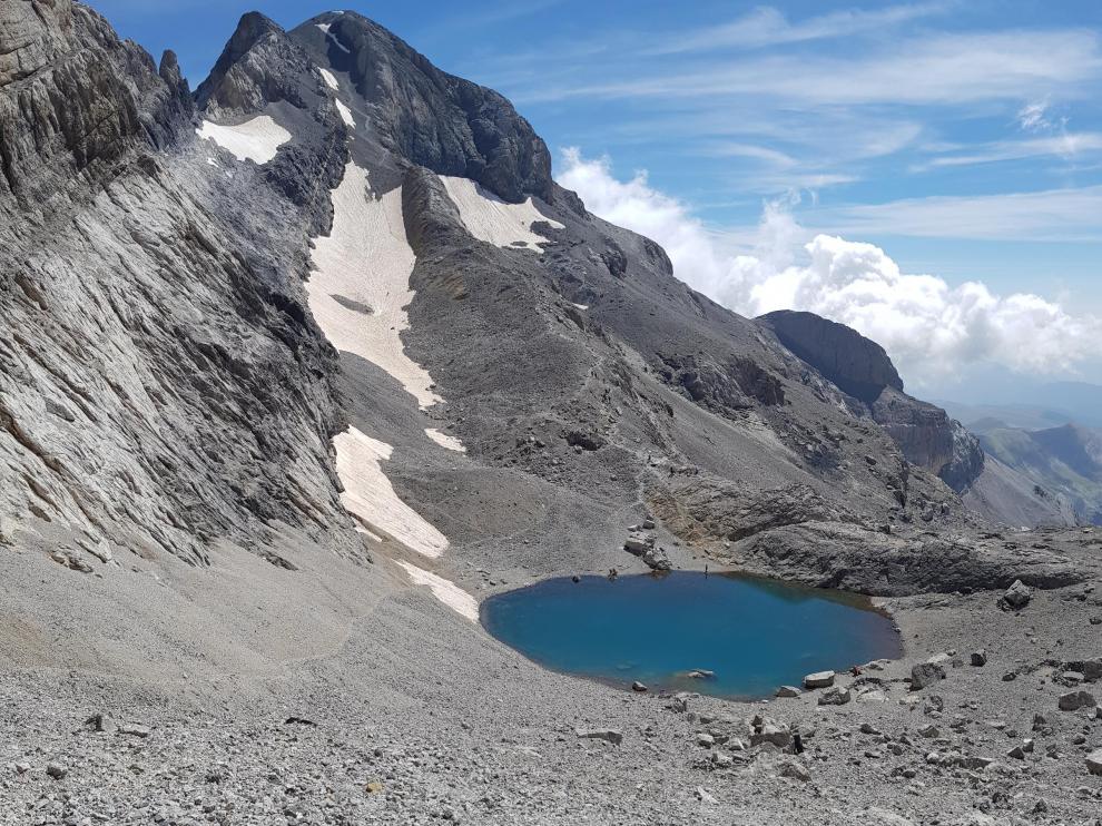 Últimas rampas hacia la cima de Monte Perdido.