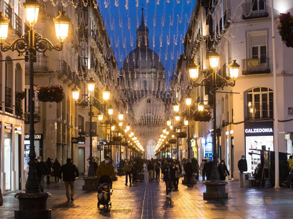 Luces Navidad en la calle Alfonso de Zaragoza.