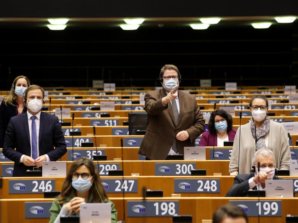 El eurodiputado Markus Ferber, abajo a la derecha, durante la sesión de este miércoles en el Parlamento Europeo.