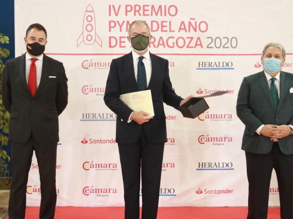 Óscar Martínez-Cubells, flanqueado por Javier Gallardo y Manuel Teruel.