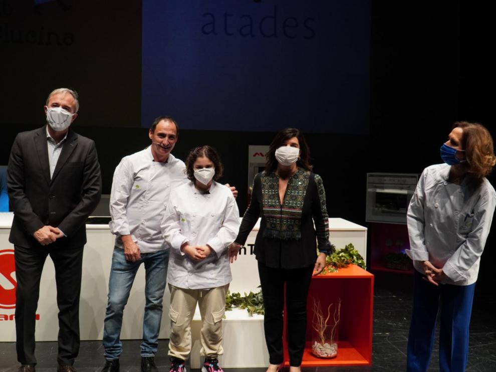 Jorge Azcón, José ignacio Acirón, Saioa Beltrán, Paloma de Yarza y Lourdes Plana, tras la grabación del programa