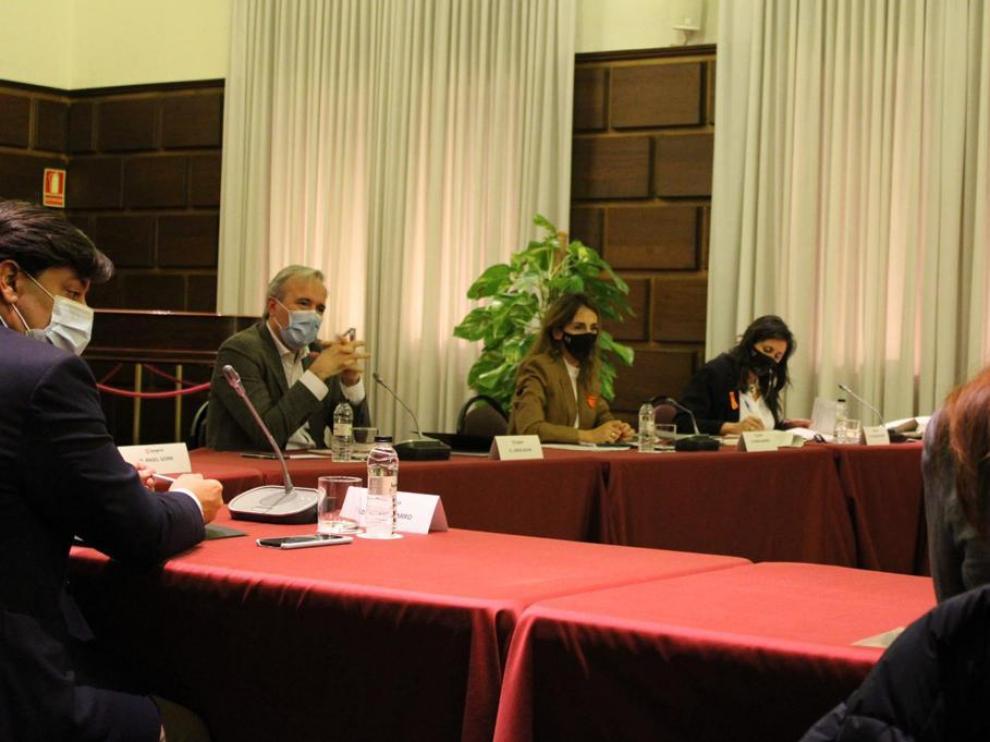 Reunión del alcalde Jorge Azcón con representantes de la Asociación de Escuelas Católicas