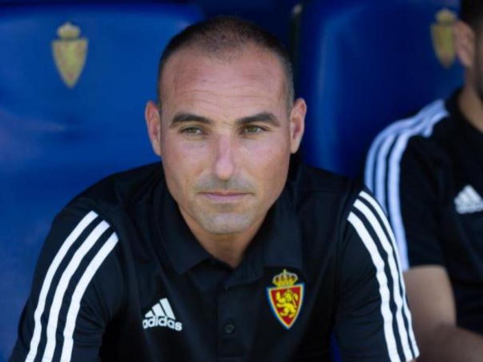 Iván Martínez, en el banquillo de La Romareda.