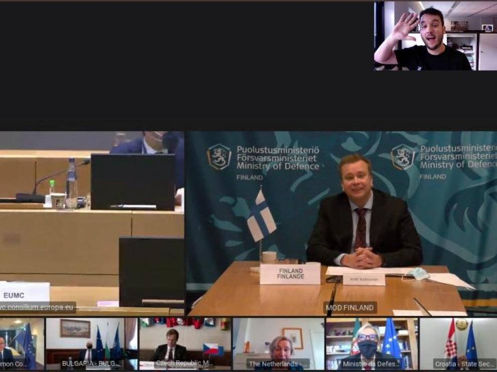 Daniël Verlaan (arriba, a la derecha), en la videoconferencia de titulares de Defensa de la UE.