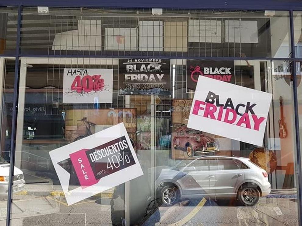Imagen de archivo de una campaña anterior de Black Friday en una tienda de Monzón.