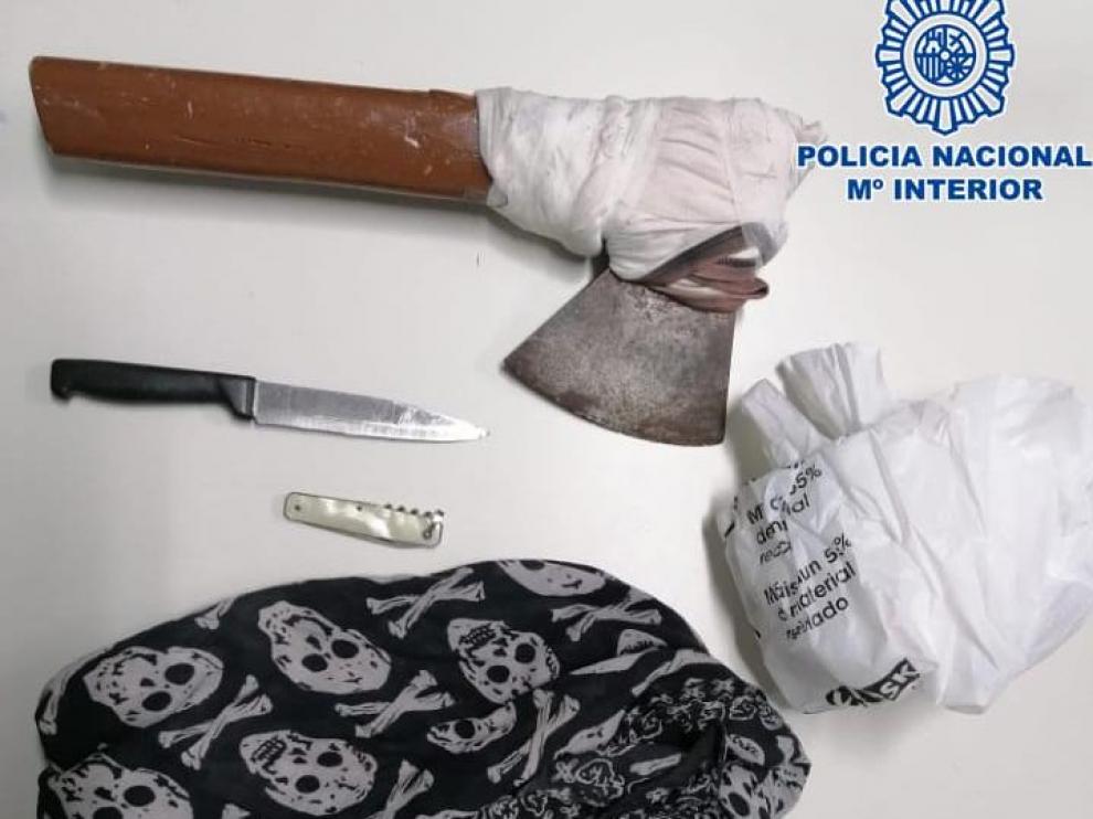 Objetos que llevaba el detenido en el momento de su arresto que llevan a pensar que se preparaba para actuar