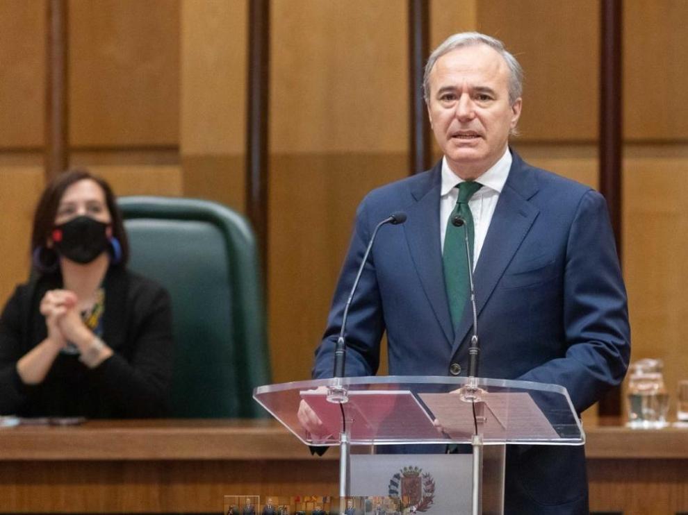 El alcalde, Jorge Azcón, en un momento de su intervención esta mañana.