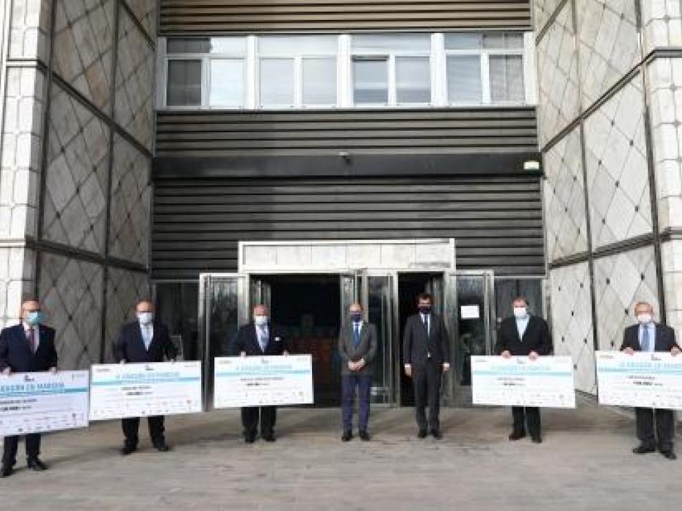 Lambán, en el acto de entrega de la donación de las empresas de Aragón en Marcha a cinco entidades sociales zaragozanas.